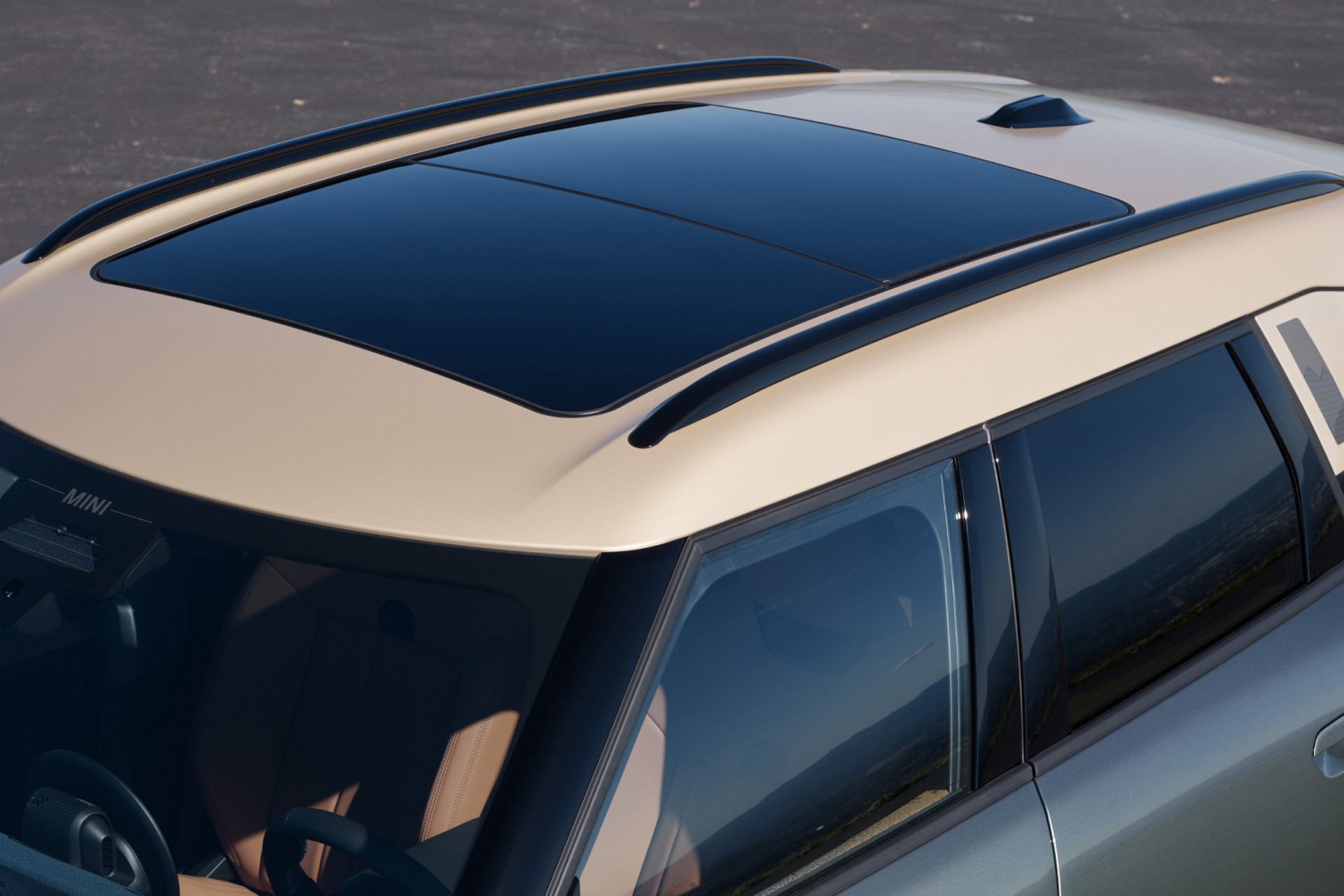Vollelektrischer MINI Countryman – Exterieur – Schiebedach